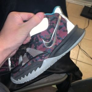 Nike Kyrie 7 2.5Y